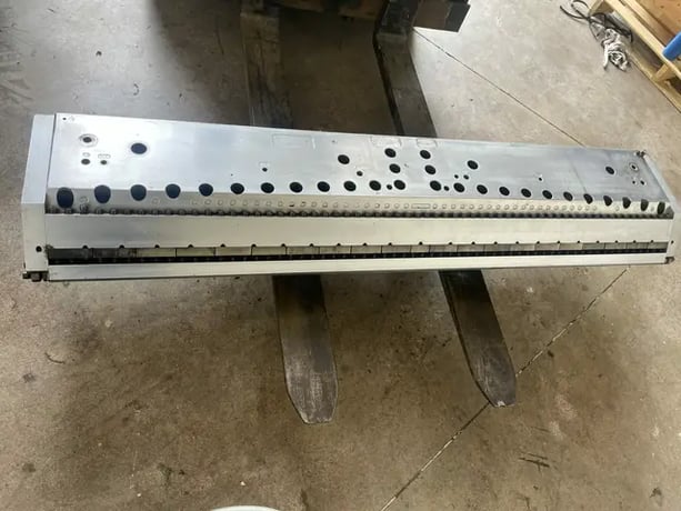 62" EDI #UH40, R-Bar sheet extrusion die, 7" multiflow manifold, .020" to .050" lip opening, approx. 27.5 - Image 2