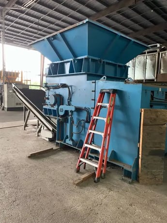 Chun Gwan #GPA50160, plastic shredder, 100" x 100" hopper, 63" x 63" feed section, 250 HP, hydraulic ram, 2014 - Image 3