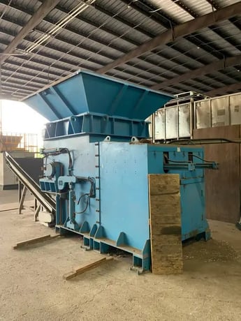 Chun Gwan #GPA50160, plastic shredder, 100" x 100" hopper, 63" x 63" feed section, 250 HP, hydraulic ram, 2014 - Image 4