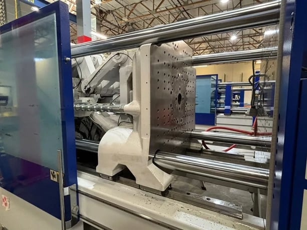 337 Ton, 15.76 oz., Battenfeld #EP300/1300, injection molding machine, 28.35" x 30.31" tie bars, Unilog B6S - Image 2