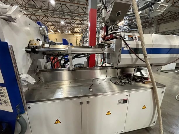 337 Ton, 15.76 oz., Battenfeld #EP300/1300, injection molding machine, 28.35" x 30.31" tie bars, Unilog B6S - Image 4