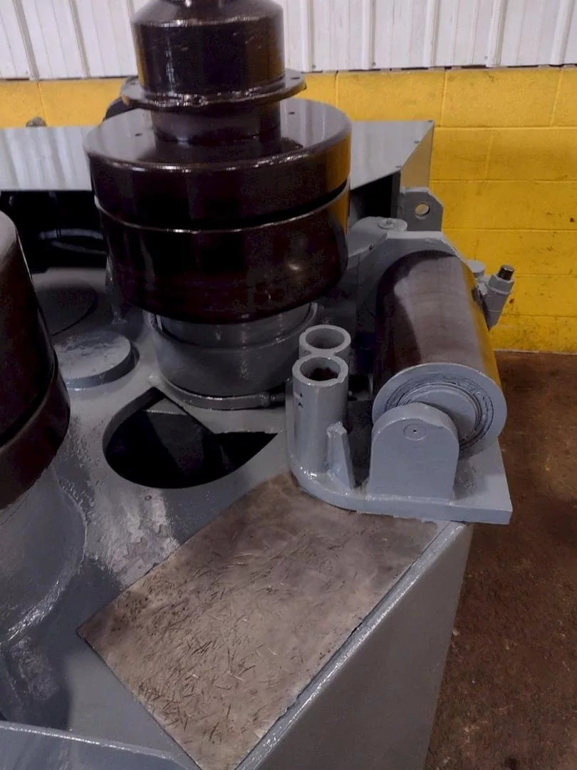 Roundo #R-6, angle bending roll, 6" x 6" x 1/2" angle leg-in, 5" x 5" x 5/8" leg-out, 17-3/8" rolls, 17.5 HP - Image 5