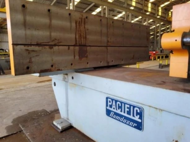 625 Ton, Pacific #625RD, hydraulic straightening press, 18" stroke, 28" x 28" pressing platen, 34" x 120" - Image 2