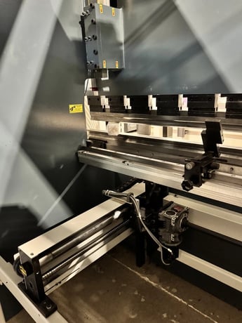 200 Ton, Durma #PBF-30200, CNC hydraulic press brake, 10' overall, 100.39" between housing, 9.84" throat - Image 2