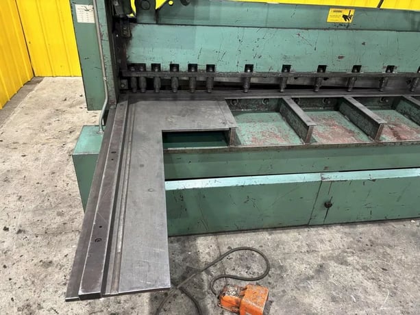 1/4" x 8' Betenbender #8-1/4, hydraulic shear, powered back gauge, 15 HP, 1988 - Image 6