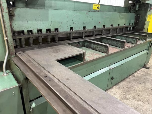 1/4" x 8' Betenbender #8-1/4, hydraulic shear, powered back gauge, 15 HP, 1988 - Image 7