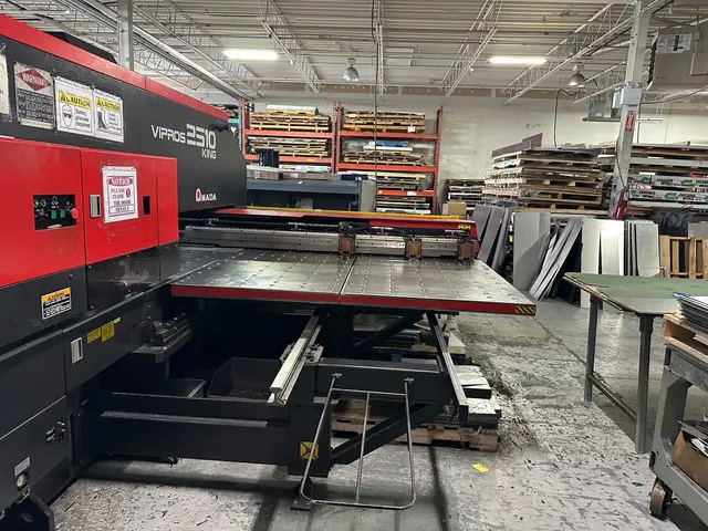 22 Ton, Amada #Vipros 2510 King, CNC Turret Punch, 31 Stations, 4' x 8' Sheet, Fanuc 18P Control, 2003 - Image 2