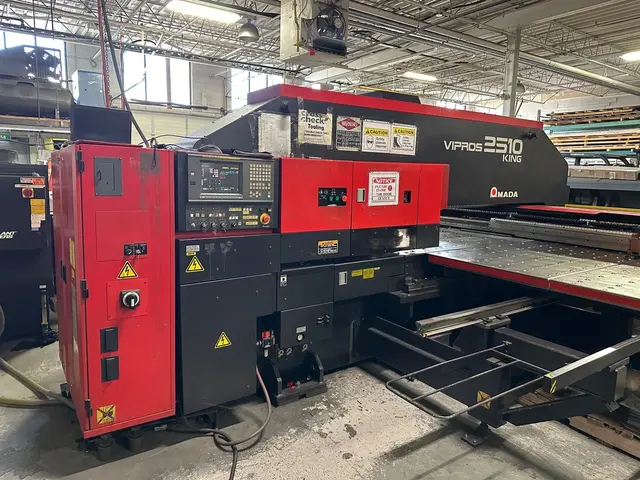 22 Ton, Amada #Vipros 2510 King, CNC Turret Punch, 31 Stations, 4' x 8' Sheet, Fanuc 18P Control, 2003 - Image 4