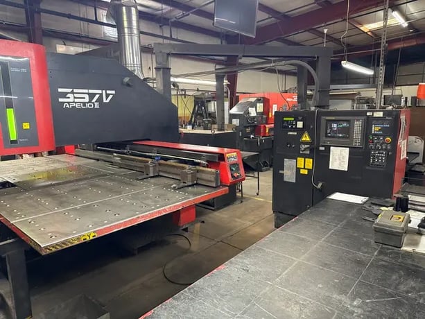 30 Ton, Amada #Apelio III 357V, CNC Punch/Laser Combination, 4' x 8' Table, Amada 04PC Control, 2000 - Image 2