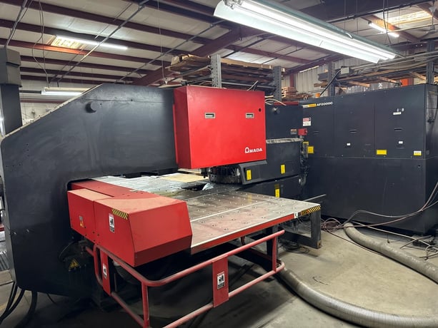 30 Ton, Amada #Apelio III 357V, CNC Punch/Laser Combination, 4' x 8' Table, Amada 04PC Control, 2000 - Image 3