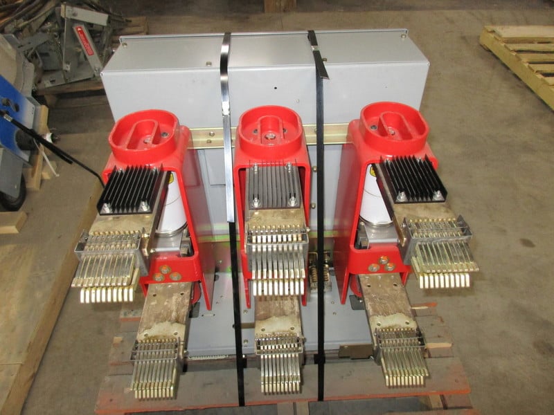 2000 Amps, Square D, VR, V5D3253Y000A, 4.76 KV - Image 4