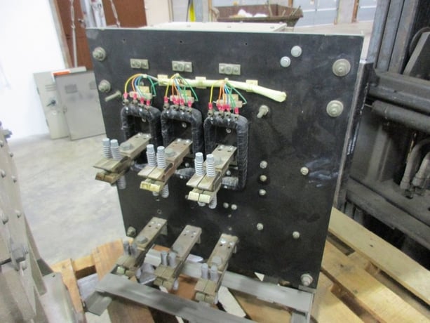 600 Amps, General Electric, AE-1B, manually operated, drawout - Image 3