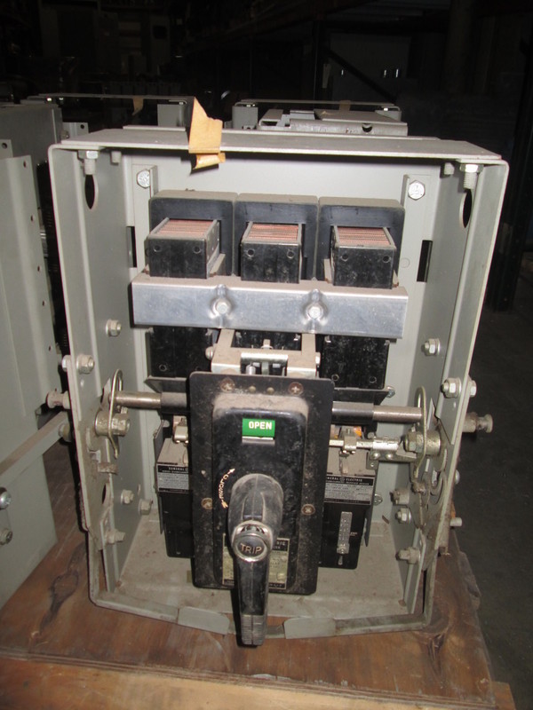 600 Amps, General Electric, AK-1-25-6, manually operated, drawout - Image 1