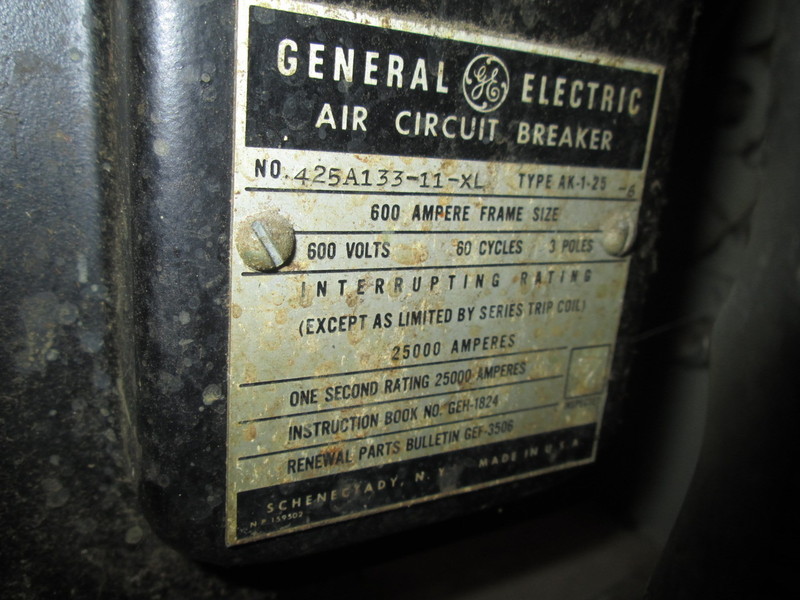 600 Amps, General Electric, AK-1-25-6, manually operated, drawout - Image 2