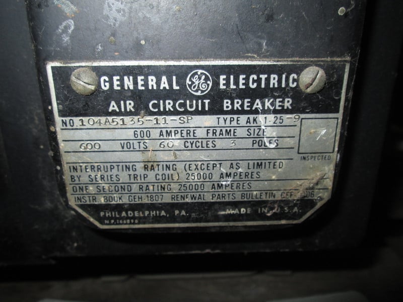 600 Amps, General Electric, AK-1-25-9, electrically operated, drawout - Image 2