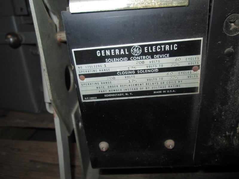 600 Amps, General Electric, AK-1-25-9, electrically operated, drawout - Image 3