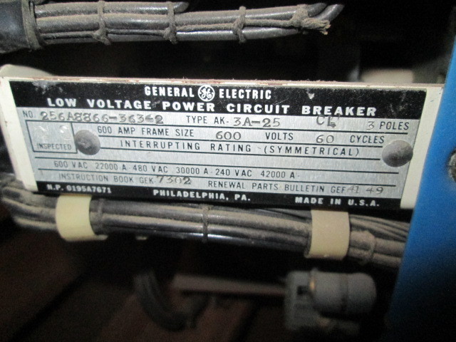 600 Amps, General Electric, AK-3A-25, electrically operated, drawout - Image 3