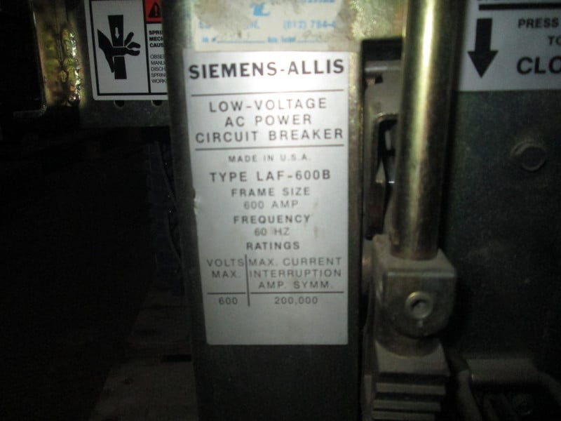 600 Amps, Siemens-Allis, LAF-600B, manually operated, drawout, 1200A fuses - Image 2