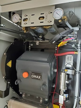 Omax #Maxiem-1530, CNC waterjet cutting system, 5.2' x 10' table, 40 HP pump, 60,000 PSI, Intelli-Max - Image 9