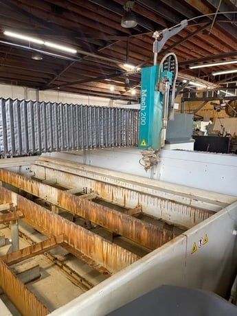 Flow #Mach-200-4020-Pivot-Plus, CNC waterjet cutting system, 6.6' x 13.1' table, 30 HP pump, 60,000 PSI - Image 4