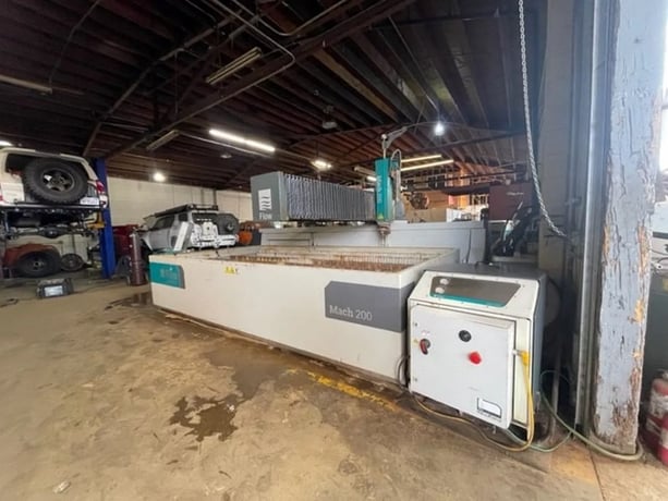 Flow #Mach-200-4020-Pivot-Plus, CNC waterjet cutting system, 6.6' x 13.1' table, 30 HP pump, 60,000 PSI - Image 6