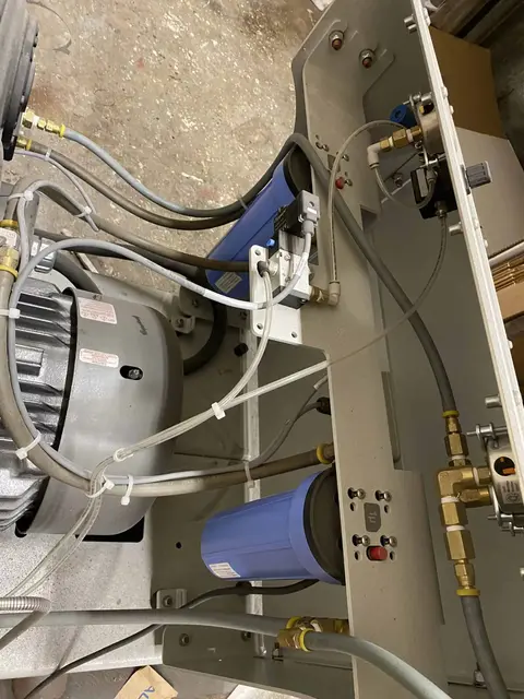 Flow #Mach-100-1313, CNC waterjet cutting system, 4.3' x 4.3' table, 30 HP pump, 60,000 PSI, Flowmaster - Image 9
