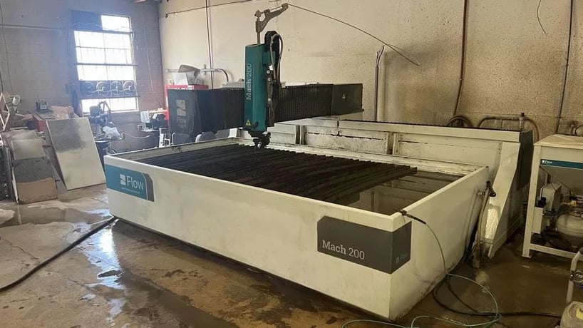 Flow #Mach-200-4020-Pivot-Plus, CNC waterjet cutting system, 6.6' x 13.1' table, 30 HP pump, 60,000 PSI - Image 2