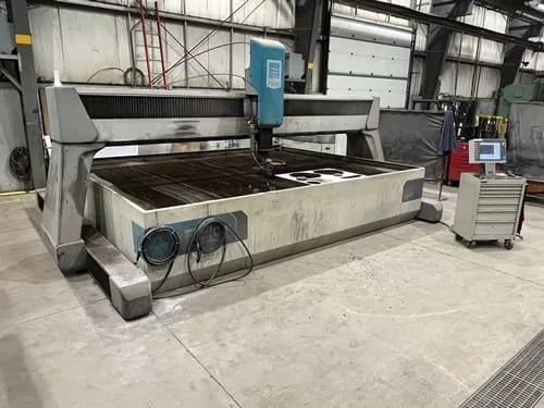 Flow #Mach-4-4030c, CNC waterjet cutting system, 10.2' x 13.1' table, 50 HP pump, 60,000 PSI, Flowmaster - Image 4