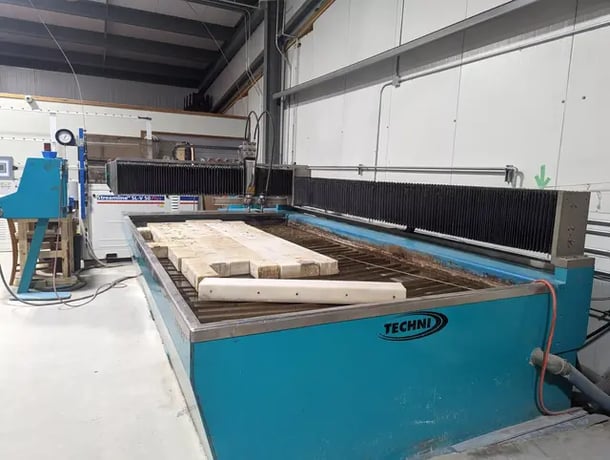 Techni #TJ4000, CNC waterjet cutting system, 6.3' x 12.8' table, 50 HP pump, 60,000 PSI, rebuilt pump - Image 4