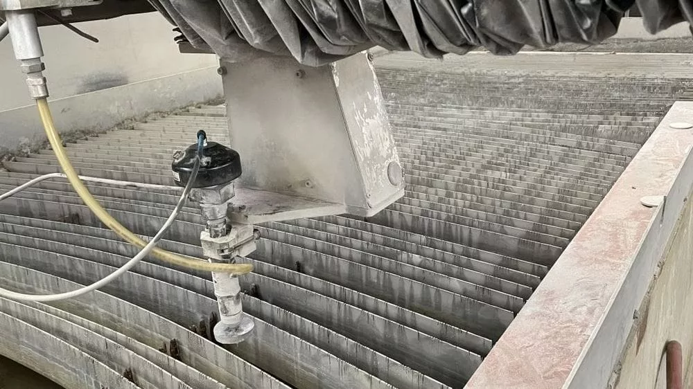 Flow #Mach-3-4020b, CNC waterjet cutting system, 6' x 13' table, 100 HP pump, 94,000 PSI, Flow PC Based - Image 5