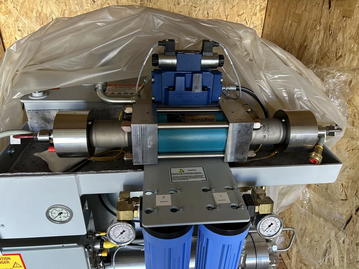 Flow #50iS, waterjet intensifier pump, 50 HP, 60,000 PSI, 2019, Never Used - Image 2