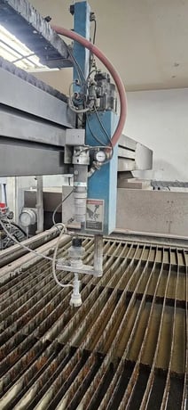 Flow #Mach-2-2031b, CNC waterjet cutting system, 6.6' x 10' table, 30 HP pump, 60,000 PSI, Flowmaster PC - Image 2
