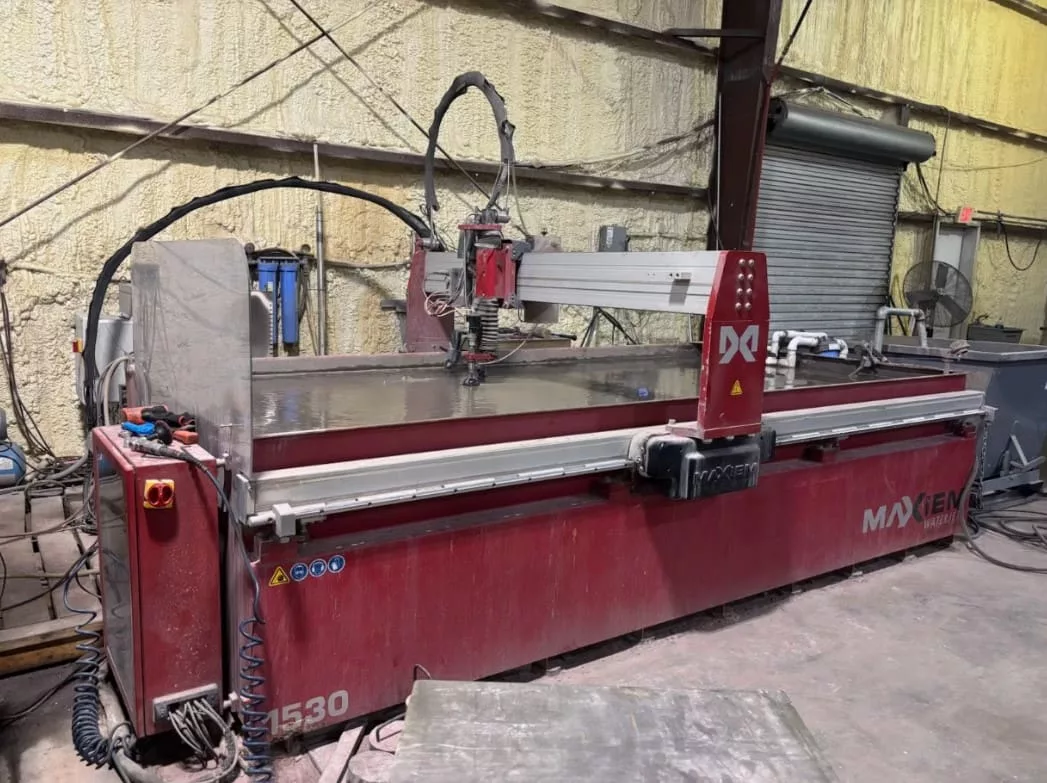 Omax #Maxiem-1530, CNC waterjet cutting system, 5.2' x 10.1' table, 20 HP pump, 50,000 PSI, Intelli-Max - Image 1