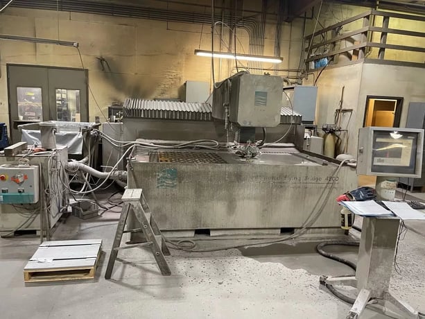 Flow #IFB-4800, CNC waterjet cutting system, 4' x 8' table, 50 HP pump, 60,000 PSI, Flowmaster Control, 2004 - Image 2