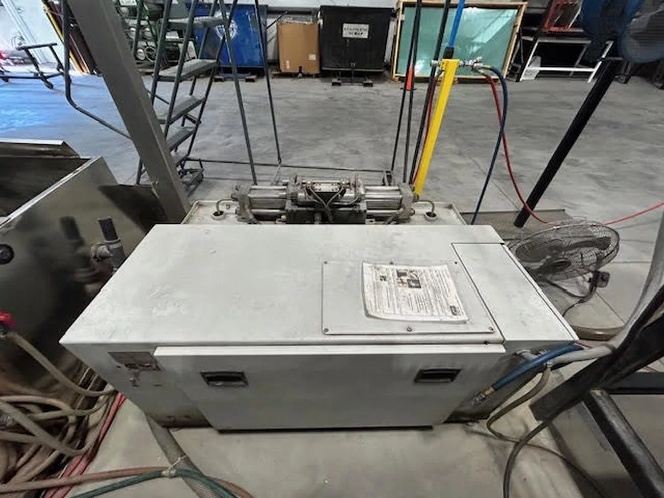 Techni #ILS-510, CNC waterjet cutting system, 5' x 10' table, 30 HP pump, 60,000 PSI, Techni Control, 2011 - Image 9