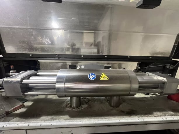 KMT #Streamline-Pro-60, waterjet intensifier pump, 60 HP, 90,000 PSI, 2011 - Image 6