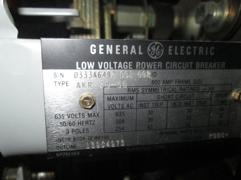 800 Amps, General Electric, akr- 7d-30, electrically operated, drawout, No Trip Unit - Image 2