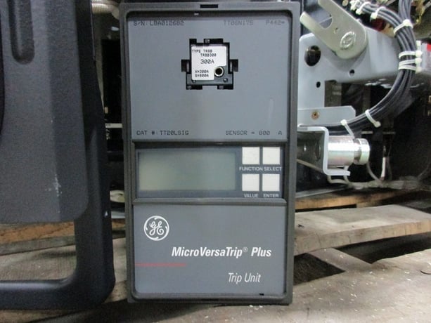 800 Amps, General Electric, akr- 9d-30s, manually operated, drawout - Image 3