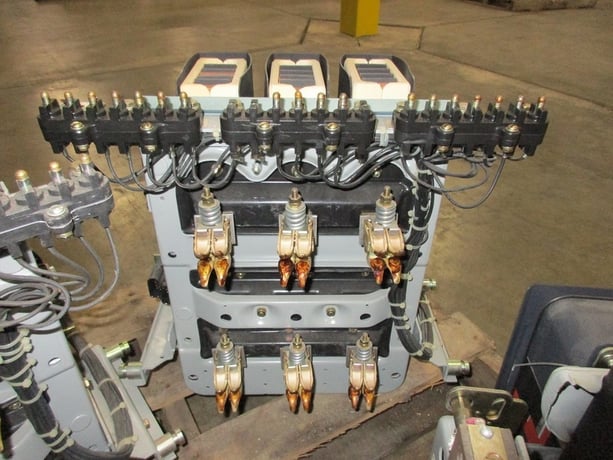 800 Amps, General Electric, akr- 9d-30s, manually operated, drawout - Image 4