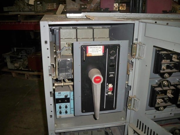 800 Amps, Federal Pacific, FPS-25, manually operated, drawout, w/cell - Image 1
