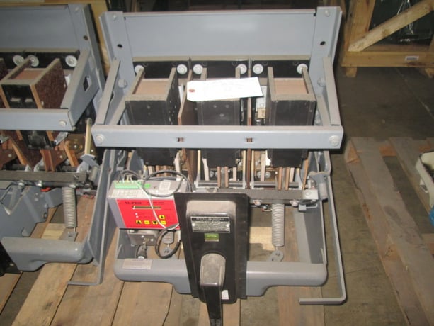 1600 Amps, General Electric, AK-1-50-1, manually operated, drawout, w/AC-PRO - Image 1