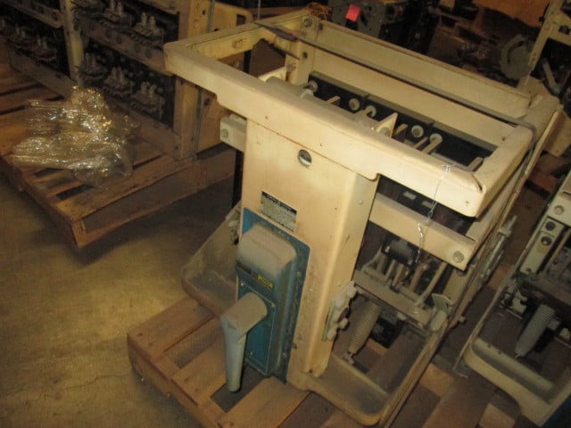 1600 Amps, General Electric, AK-2-50Y3-2, manually operated, drawout - Image 1