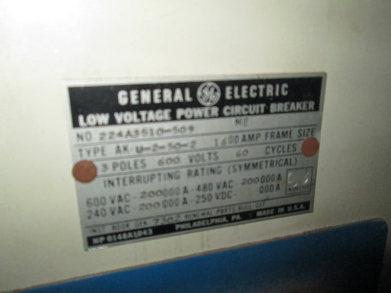 1600 Amps, General Electric, AKU-2-50-2, electrically operated, manually operated, drawout, 2000A fuses - Image 2