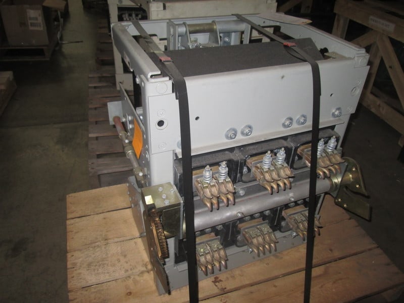 1600 Amps, General Electric, aks- 5-50, manually operated, drawout - Image 4