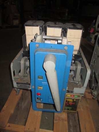 1600 Amps, General Electric, akr- 5a-50, manually operated, drawout - Image 1