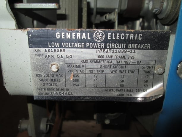 1600 Amps, General Electric, akr- 5a-50, manually operated, drawout - Image 2