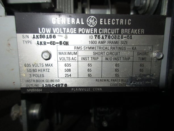 1600 Amps, General Electric, akr- 6d-50h, manually operated, drawout - Image 2