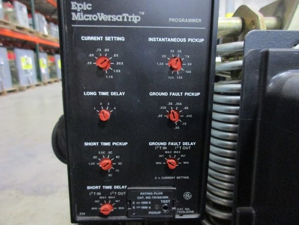 1600 Amps, General Electric, akru- 8d-50, manually operated, drawout, 1200A fuses - Image 3