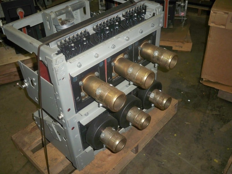 3000 Amps, General Electric, AKR-5A-75, electrically operated, drawout, no trip unit - Image 4