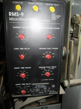 3200 Amps, General Electric, akr- 7c-75, manually operated, drawout - Image 3